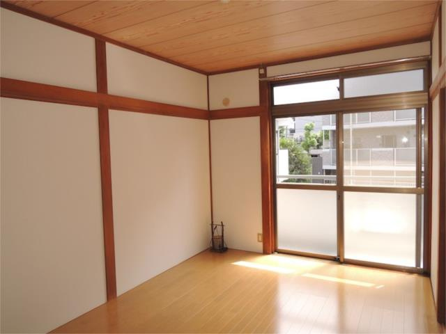 川崎市多摩区菅４丁目のアパートの和室