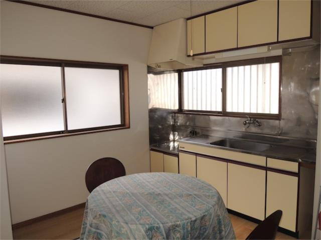 川崎市多摩区菅４丁目のアパートのキッチン
