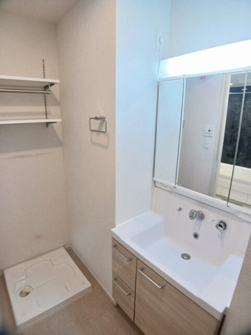 【洗面所】 | アルディエンテ栄町 | スペースが確保できる洗面所です