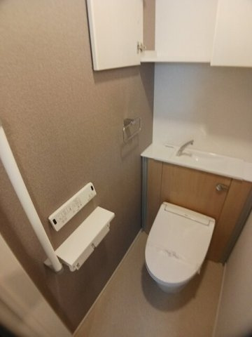 【トイレ】 | アルディエンテ栄町 | 清潔感のあるトイレです