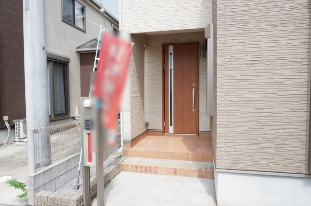 草加市瀬崎5丁目 中古戸建の玄関