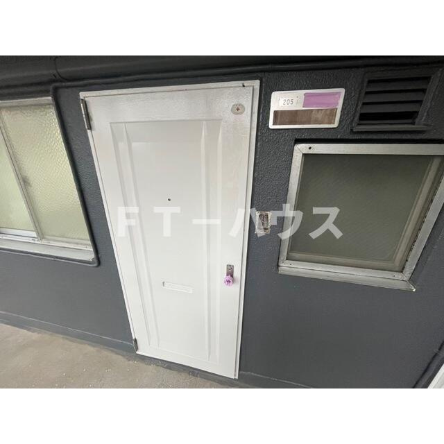 船橋セブンハイツの玄関
