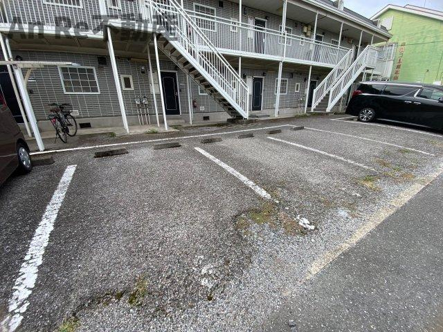 ドミールエントピアの駐車場