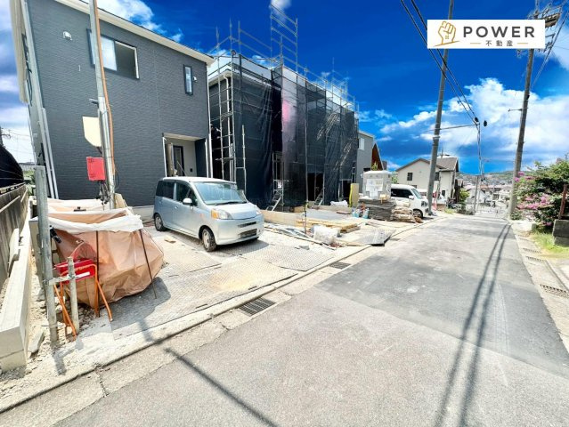 クレイドルガーデン　東海市加木屋町第37 の前面道路含む現地写真|十分な幅が確保されており、車の出し入れもスムーズ。お子様の送り迎えなど、日常の動作も快適に行えます。									
									
