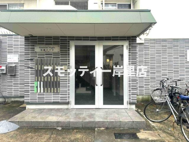 北畠ハイツのエントランス