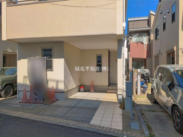 杉並区高円寺北3丁目 の駐車場|建物面積79.28㎡の3LDK中古戸建。
家の中心でもあるLDKは15.9帖の開放感