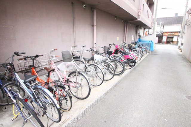 ヤノロイヤルガーデン ( 近畿大学 一人暮らし )の駐車場