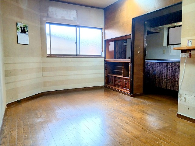 【居間・リビング】 | 長尾元町３丁目　中古一戸建て