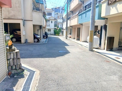【前面道路含む現地写真】 | 長尾元町３丁目　中古一戸建て