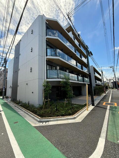 【外観】 | ガリシア中野新井薬師 | 鉄筋コンクリート造のがっちりとした建物。