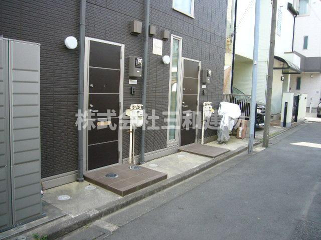 Ｓａｙｕｓａのエントランス|玄関の横に自転車が置けそうかな？ダメかな？置いたら・・・