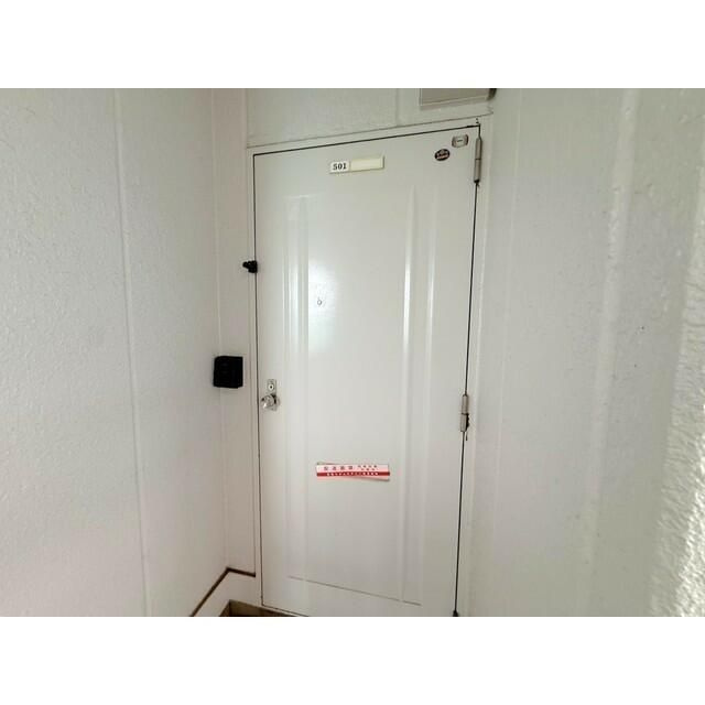 グロリアマンションの玄関