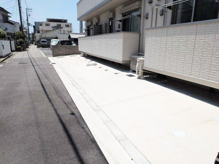 シュロス鳴尾の駐車場