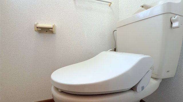 シャン・ド・フルールⅠのトイレ|※対象不動産別部屋反転タイプの間取となります。