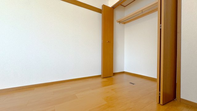 シャン・ド・フルールⅠの収納|※対象不動産別部屋反転タイプの間取となります。