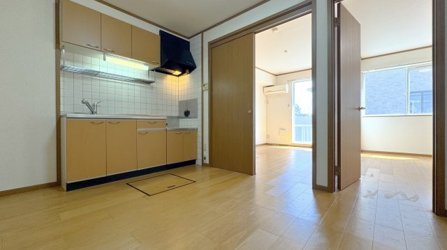 シャン・ド・フルールⅠの居間・リビング|※対象不動産別部屋反転タイプの間取となります。