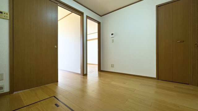 シャン・ド・フルールⅠの居間・リビング|※対象不動産別部屋反転タイプの間取となります。
