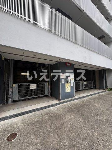 レジディア神戸元町の駐車場