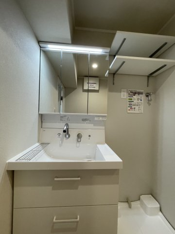 芦屋シティハイツの独立洗面台