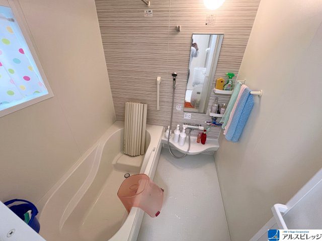 中古／入間郡三芳町藤久保の浴室|アクセントクロスがおしゃれな浴室