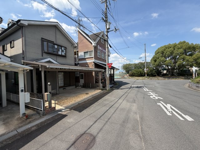 橿原市東坊城町の前面道路含む現地写真