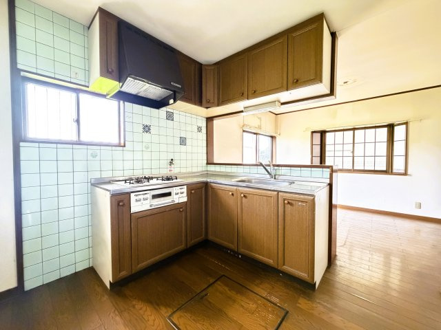 橿原市東坊城町のキッチン|対面キッチンで家事の時間も会話を楽しめます