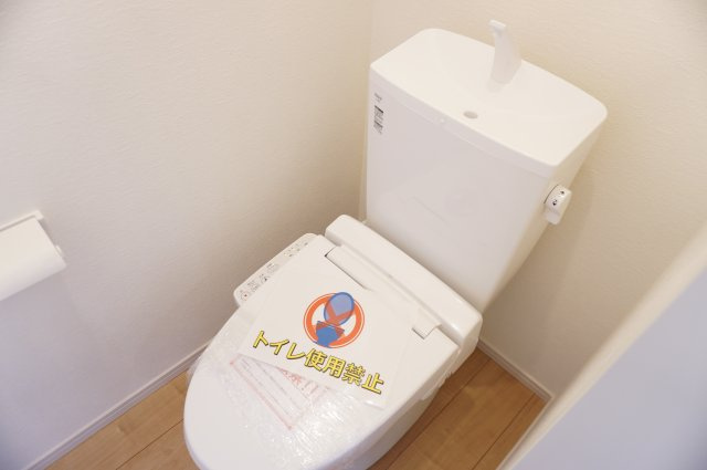 草加市稲荷4丁目 新築分譲住宅 のトイレ|1階