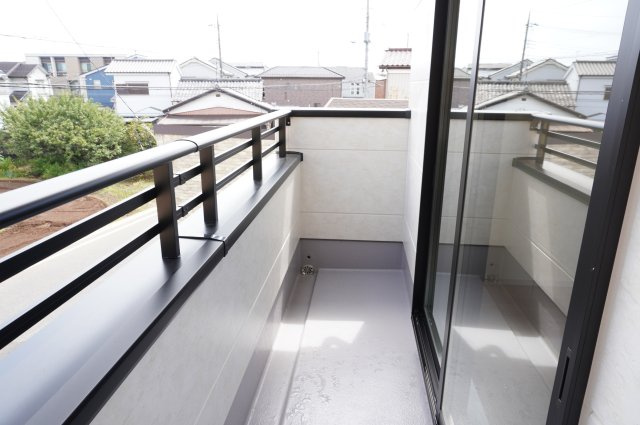 草加市稲荷4丁目 新築分譲住宅 のバルコニー