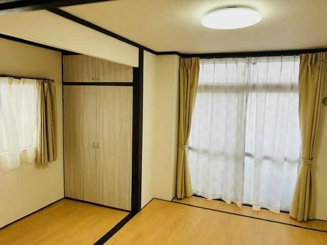 丸商船橋ビルの寝室