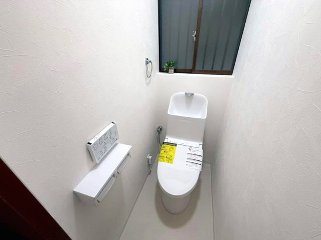 上ノ島町1丁目のトイレ|窓があるトイレは、明るく換気も安心

