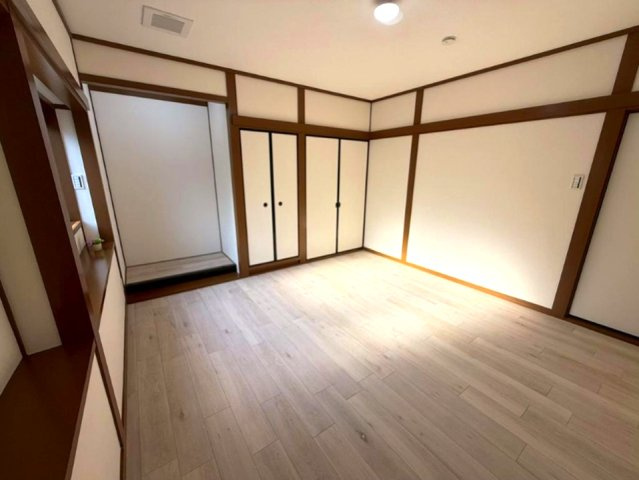 上ノ島町1丁目の洋室|このお家で一番広い8帖の洋室は居心地抜群です
