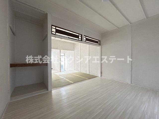 稲葉元町1丁目テラスハウスの洋室