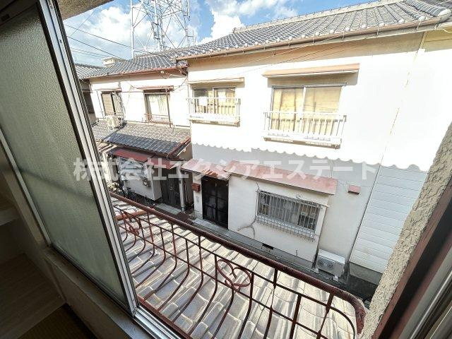 稲葉元町1丁目テラスハウスのバルコニー