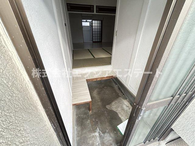 稲葉元町1丁目テラスハウスの玄関