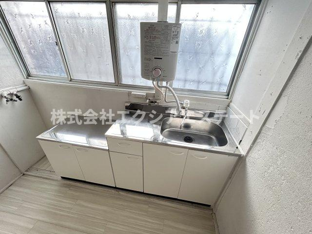 稲葉元町1丁目テラスハウスのキッチン