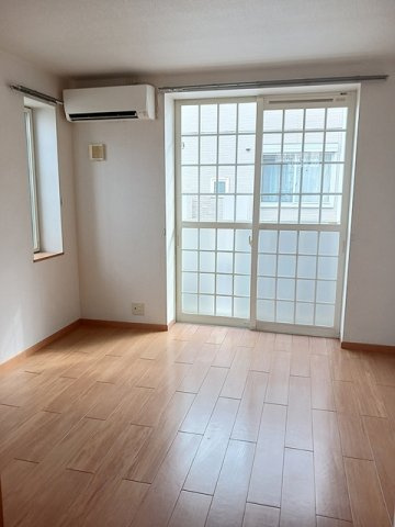 【居間・リビング】 | カリーノ・コスモスＡ | こちらのリビングで趣味の時間をお楽しみください