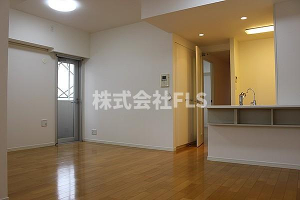 新宿区四谷４丁目の賃貸マンションの居間・リビング