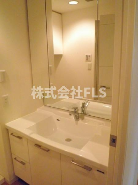 新宿区四谷４丁目の賃貸マンションの洗面所