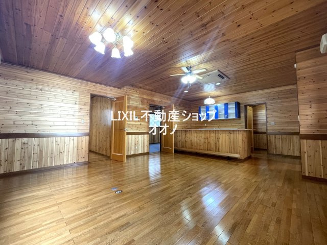 【居間・リビング】 | 羽生市南六丁目　中古戸建