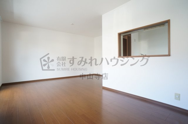 タウンハウス宝塚Ⅱの居間・リビング