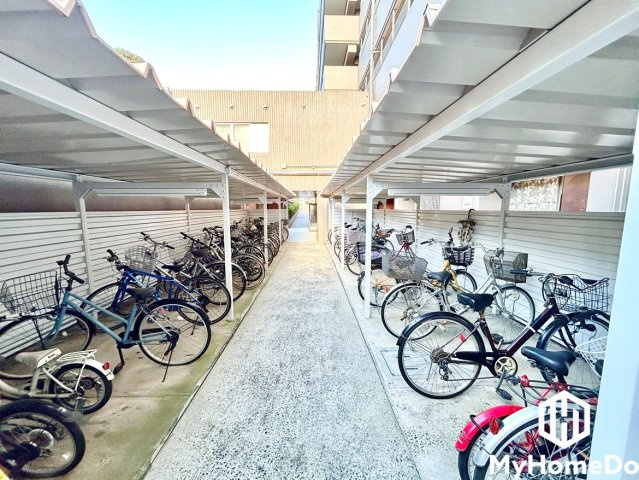 シャトー浅山の駐輪場