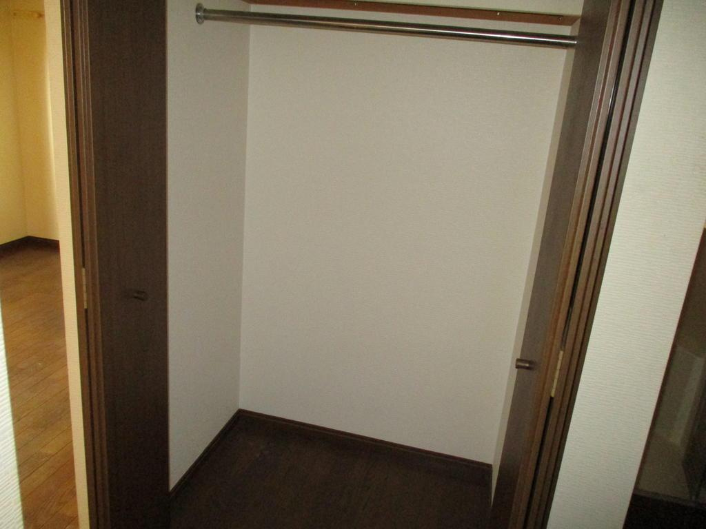 明石市西明石西町１丁目のアパートの収納