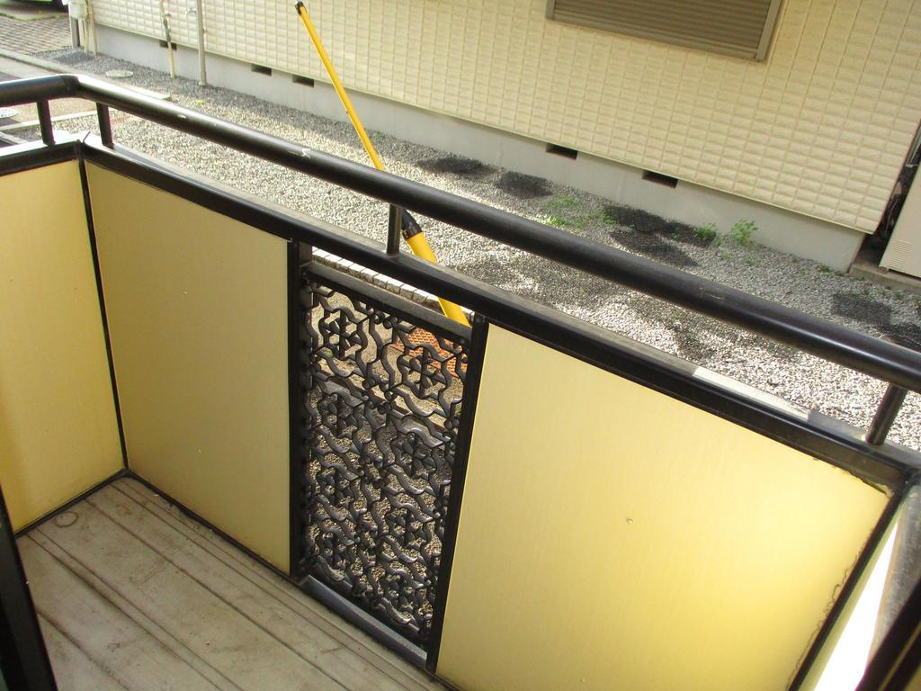 明石市西明石西町１丁目のアパートのバルコニー