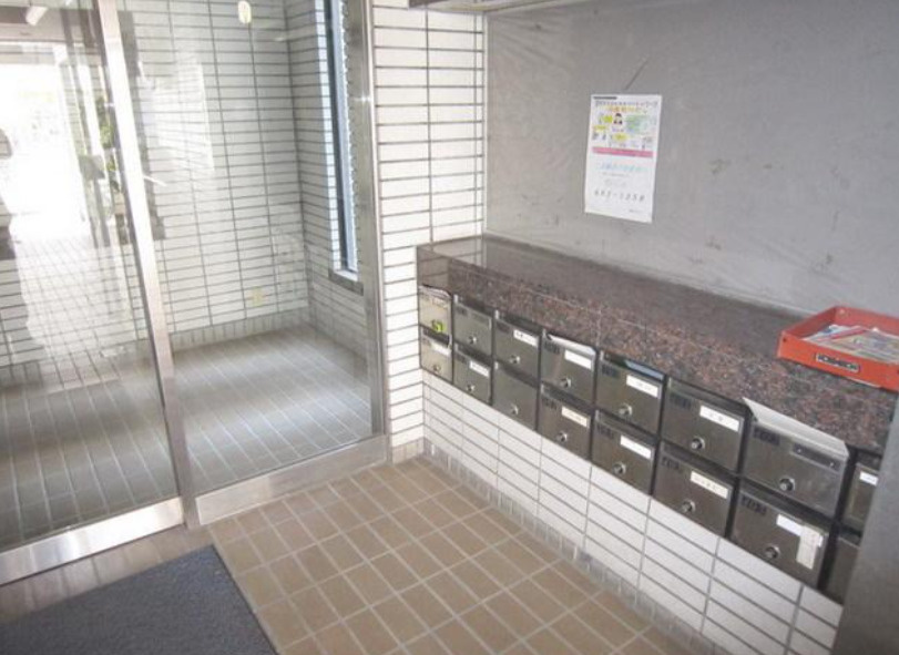 調布市多摩川５丁目の賃貸マンションのエントランス