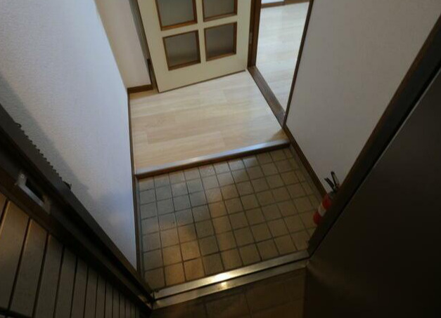 調布市多摩川５丁目の賃貸マンションの玄関