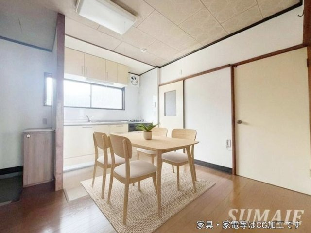 東大宮マンションの居間・リビング|ダイニングスペースの家具配置イメージです☆