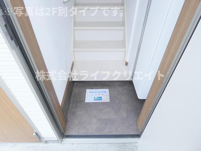 CHELSEA日野の玄関|※写真は2F