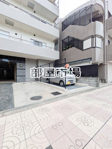 日神デュオステージ浅草松が谷の駐車場