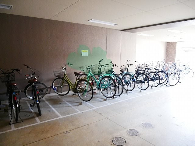 ネストピア県庁口駅前