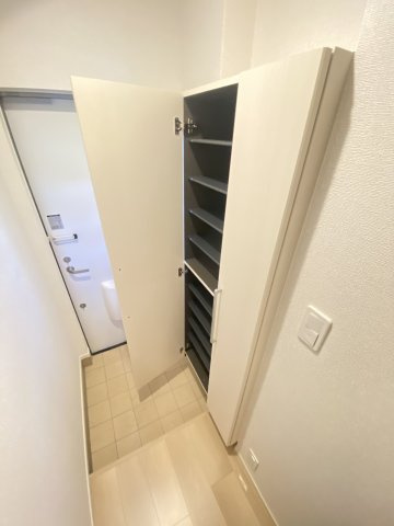 【玄関】 | サクラレジェンド　D | 同タイプの部屋となります